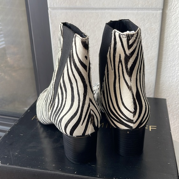 Rebecca Minkoff Zebra Animal Print Low Heel Izettetoo Boots size 10 - Picture 4 of 6